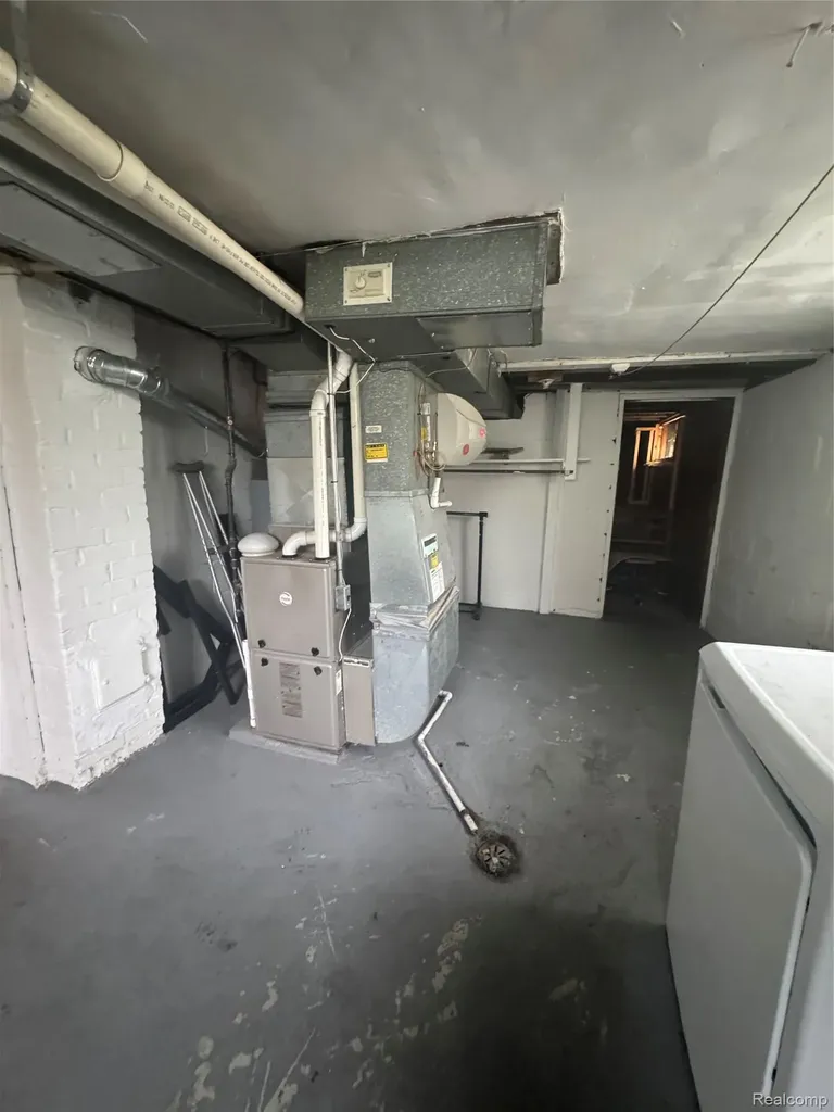 116 W Brooklyn Avenue Pontiac City MI 48340