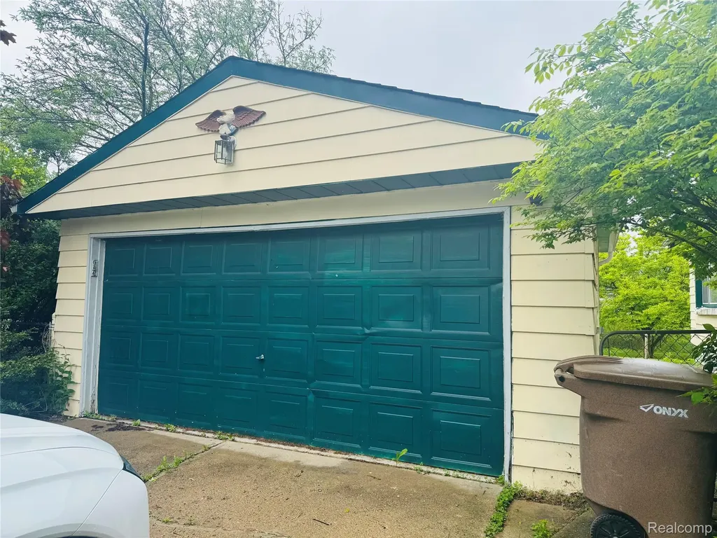 116 W Brooklyn Avenue Pontiac City MI 48340