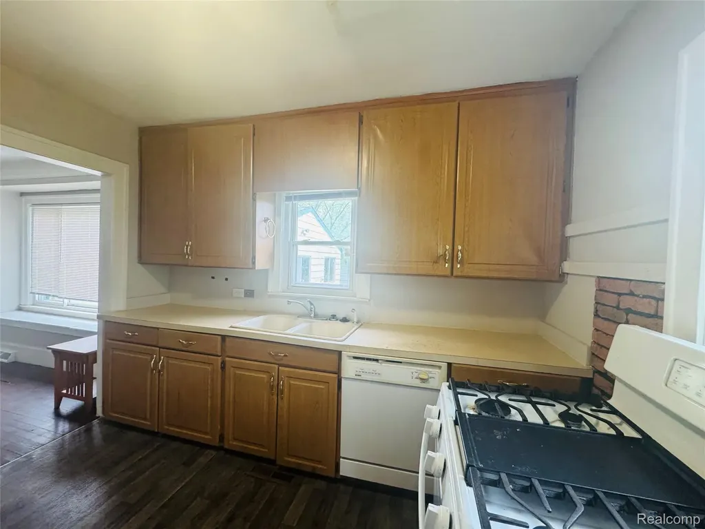 116 W Brooklyn Avenue Pontiac City MI 48340