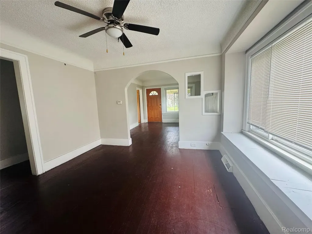 116 W Brooklyn Avenue Pontiac City MI 48340