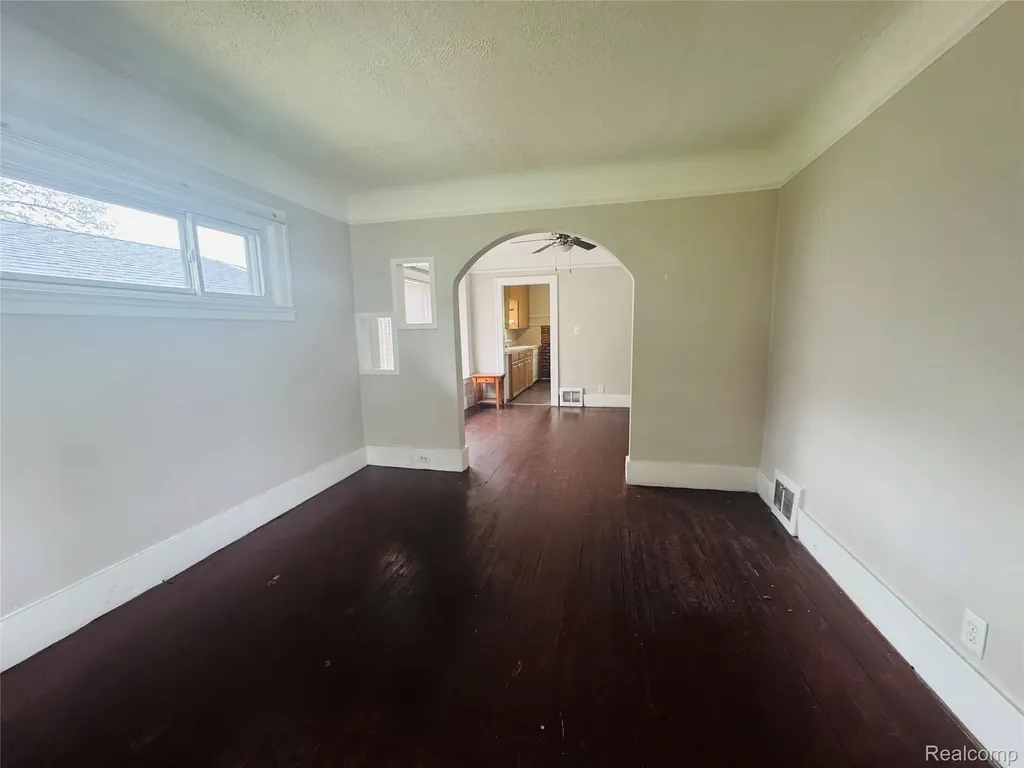 116 W Brooklyn Avenue Pontiac City MI 48340