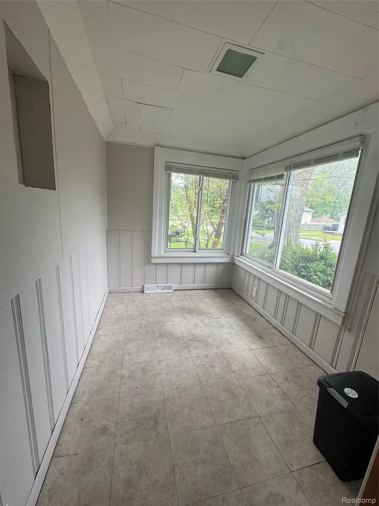 116 W Brooklyn Avenue Pontiac City MI 48340