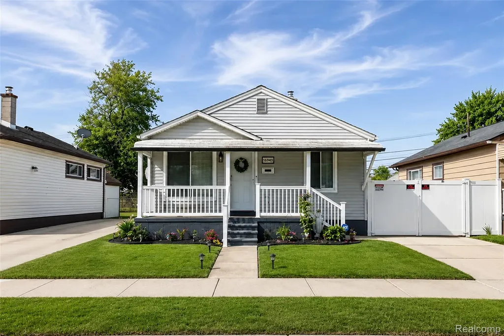 1571 University Avenue Lincoln Park City MI 48146