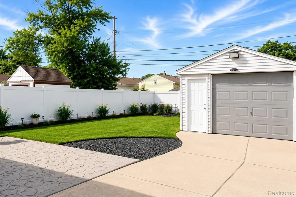 1571 University Avenue Lincoln Park City MI 48146