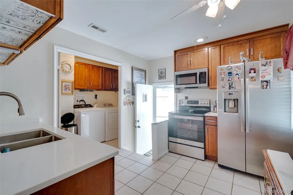1571 University Avenue Lincoln Park City MI 48146