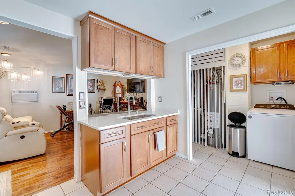 1571 University Avenue Lincoln Park City MI 48146