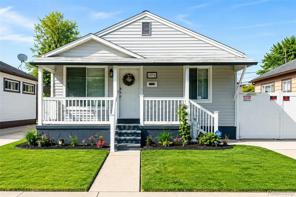 1571 University Avenue Lincoln Park City MI 48146