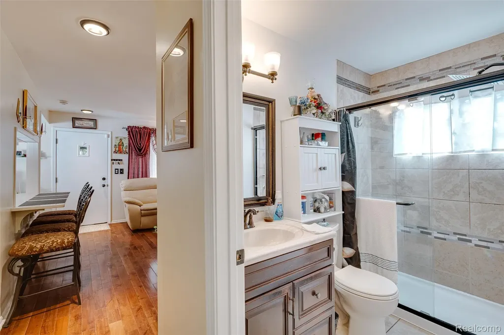 1571 University Avenue Lincoln Park City MI 48146