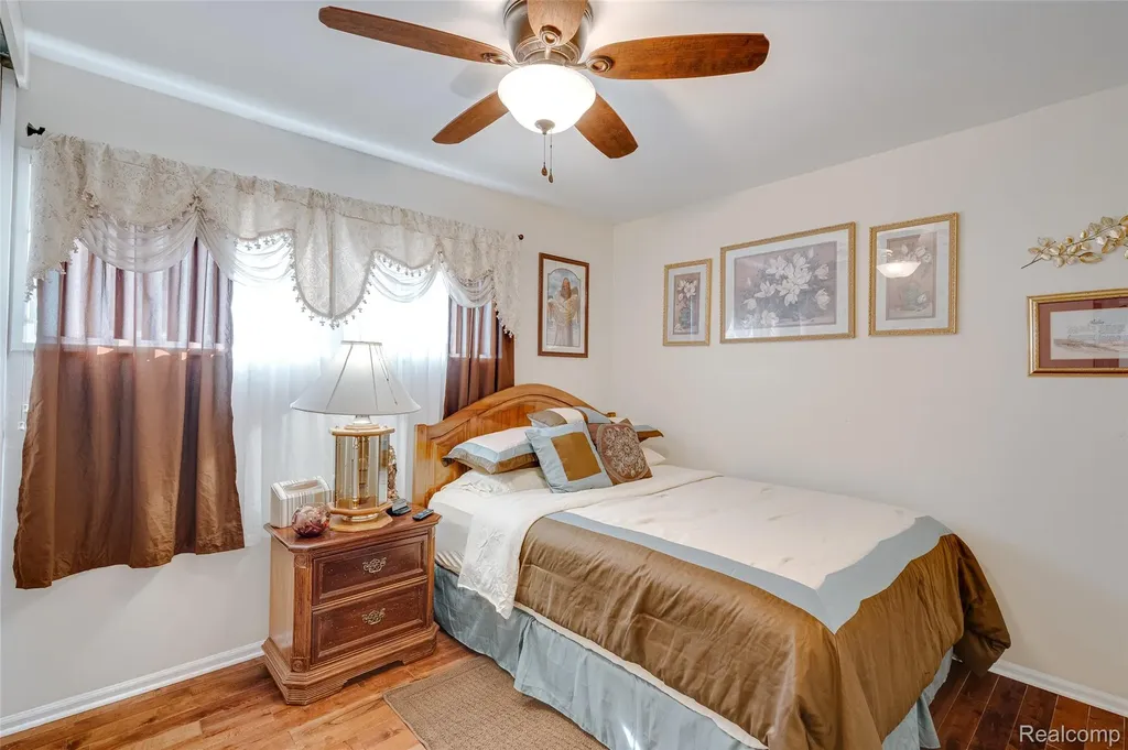 1571 University Avenue Lincoln Park City MI 48146