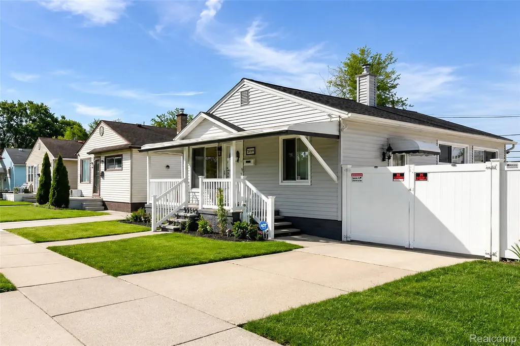 1571 University Avenue Lincoln Park City MI 48146