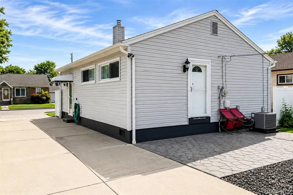 1571 University Avenue Lincoln Park City MI 48146