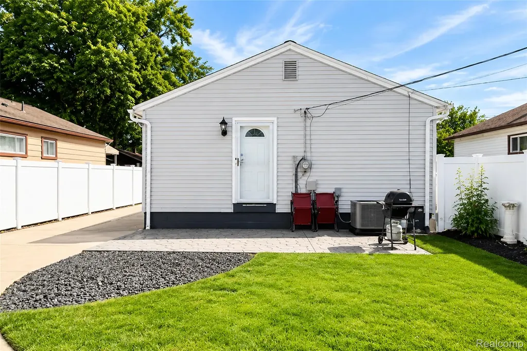 1571 University Avenue Lincoln Park City MI 48146