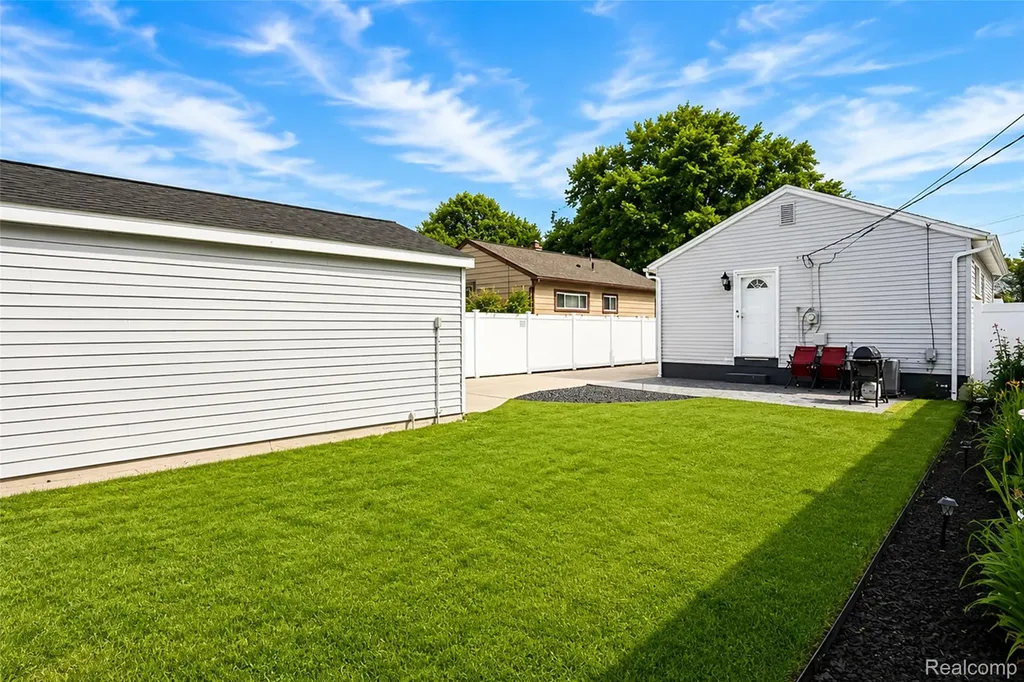 1571 University Avenue Lincoln Park City MI 48146