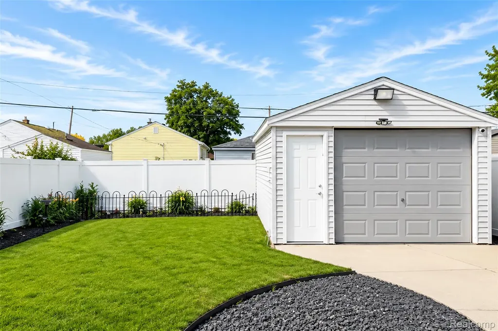 1571 University Avenue Lincoln Park City MI 48146