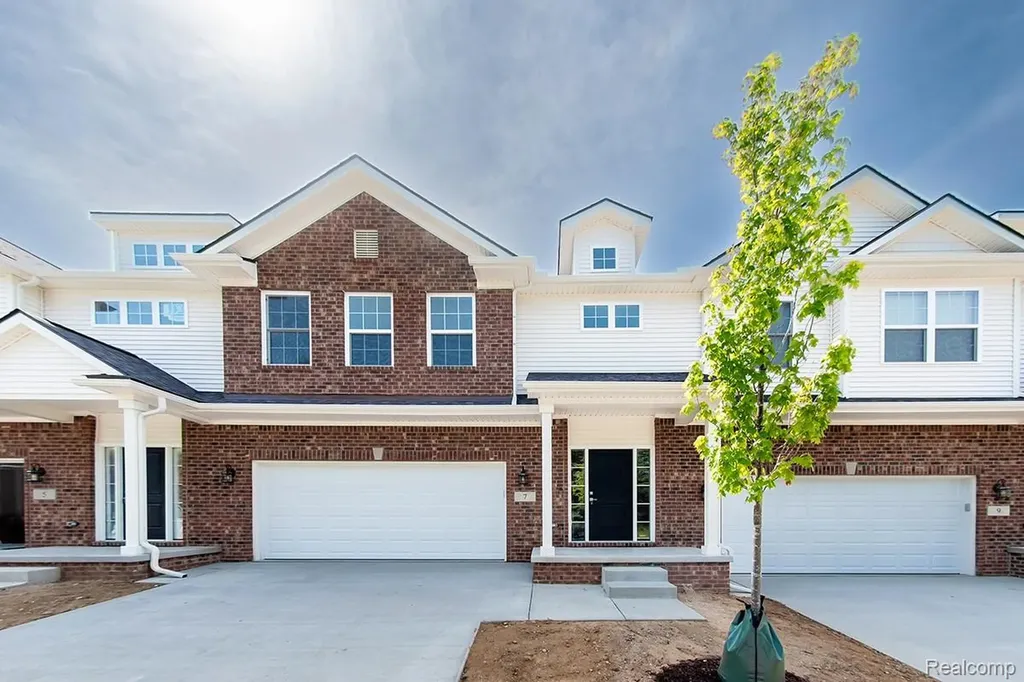 12 Grandview Circle Grandview Circle White Lake Charter Township MI 48386
