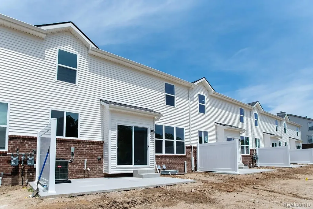12 Grandview Circle Grandview Circle White Lake Charter Township MI 48386