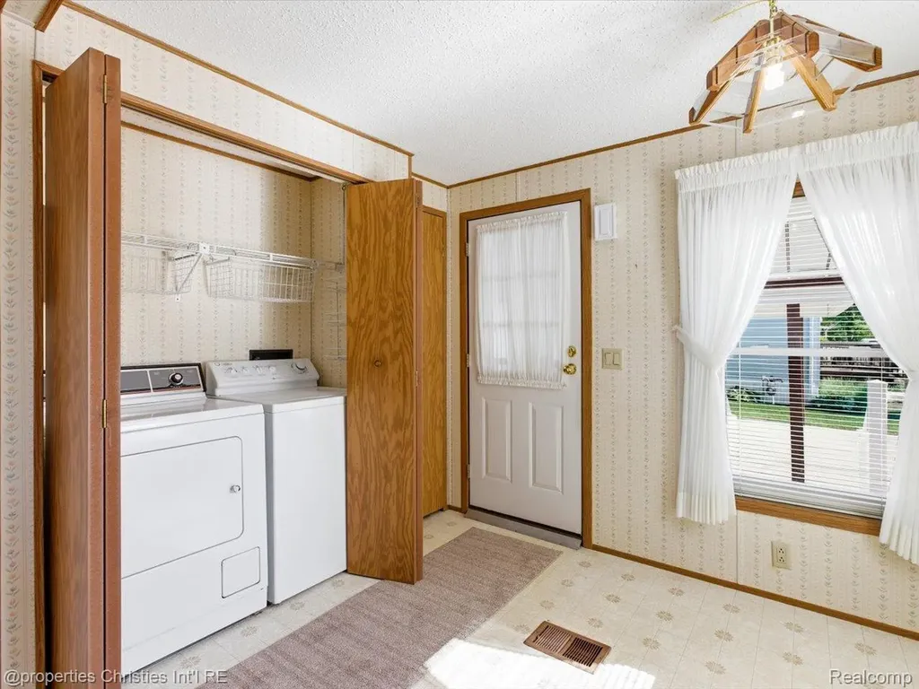 3333 Ravenswood Road Marysville City MI 48040