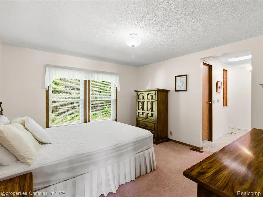 3333 Ravenswood Road Marysville City MI 48040
