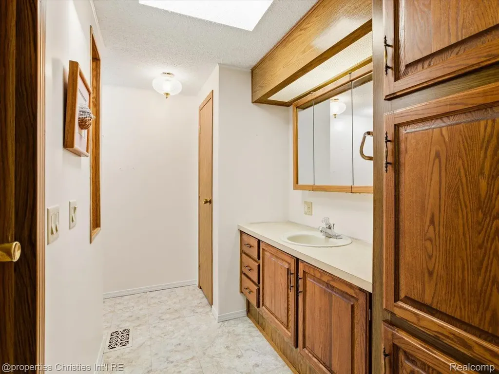 3333 Ravenswood Road Marysville City MI 48040