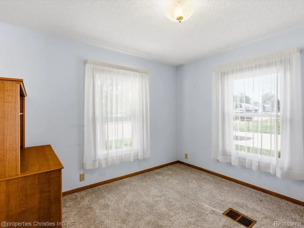 3333 Ravenswood Road Marysville City MI 48040