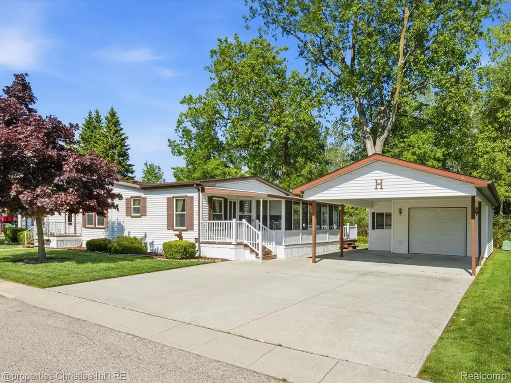 3333 Ravenswood Road Marysville City MI 48040