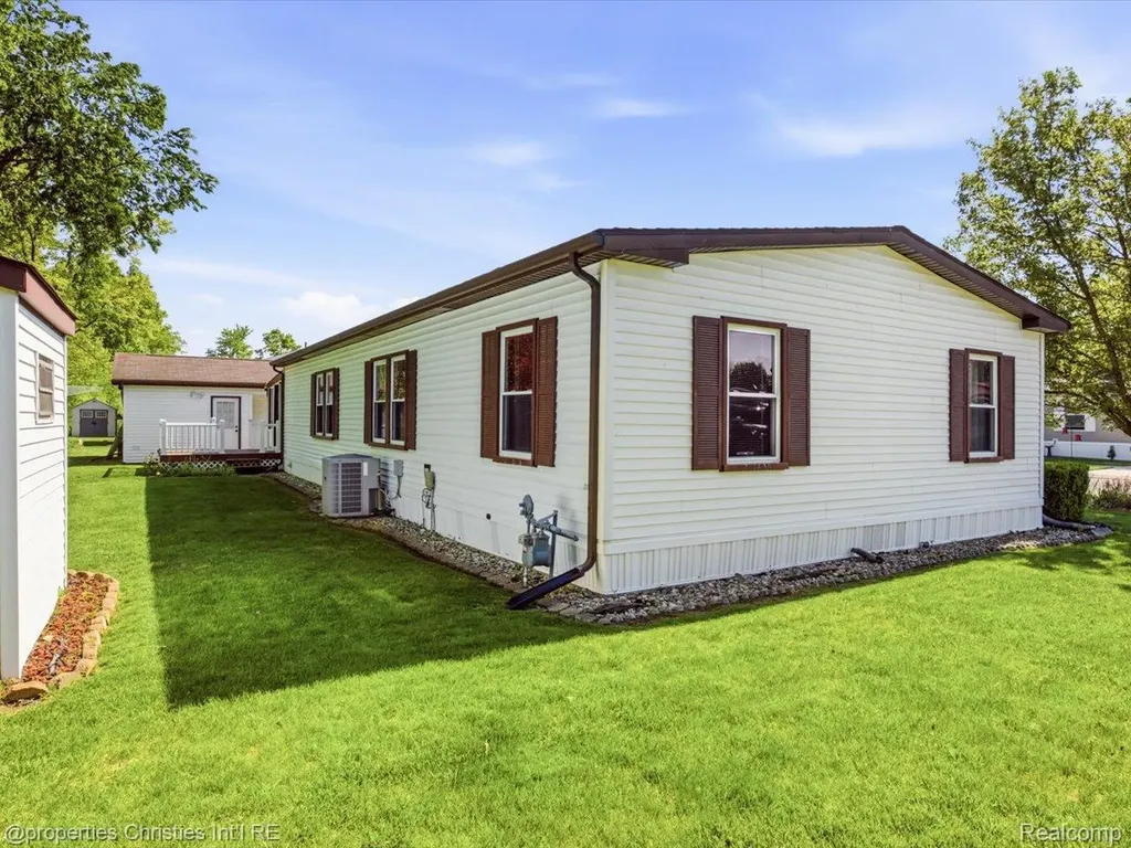 3333 Ravenswood Road Marysville City MI 48040