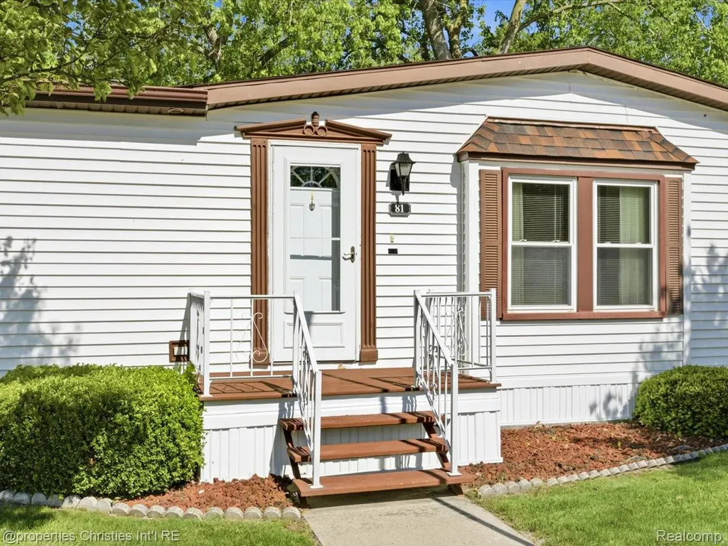 3333 Ravenswood Road Marysville City MI 48040