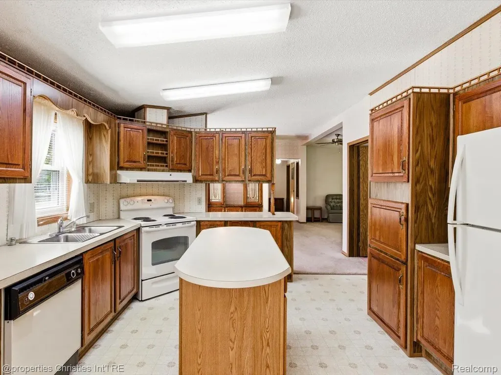 3333 Ravenswood Road Marysville City MI 48040