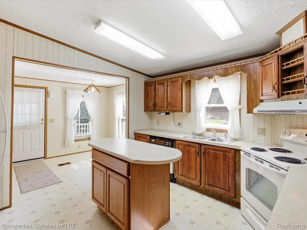 3333 Ravenswood Road Marysville City MI 48040