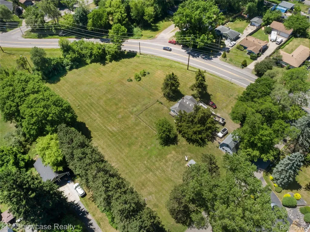 1634 S Commerce Road Walled Lake City MI 48390