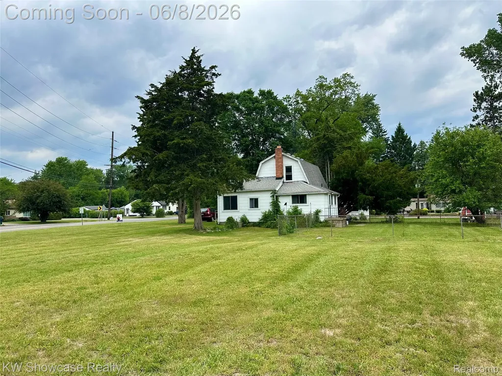 1634 S Commerce Road Walled Lake City MI 48390