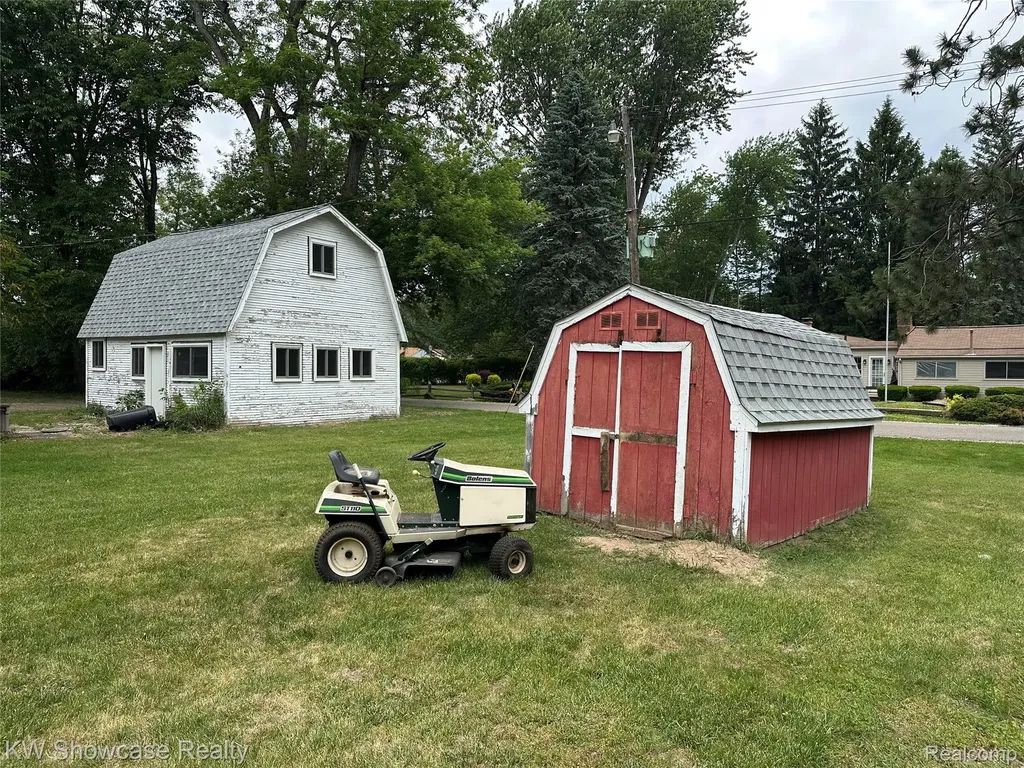 1634 S Commerce Road Walled Lake City MI 48390