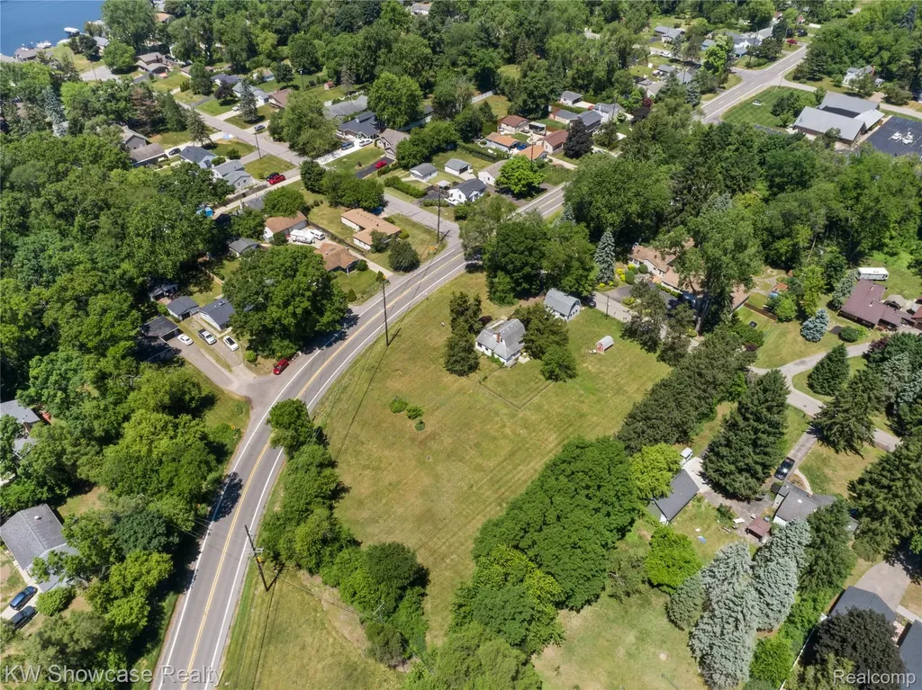 1634 S Commerce Road Walled Lake City MI 48390