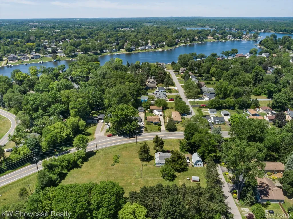 1634 S Commerce Road Walled Lake City MI 48390