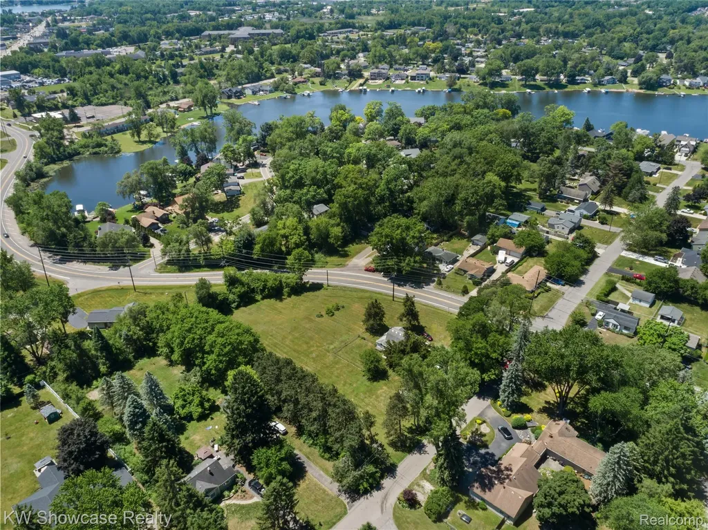 1634 S Commerce Road Walled Lake City MI 48390