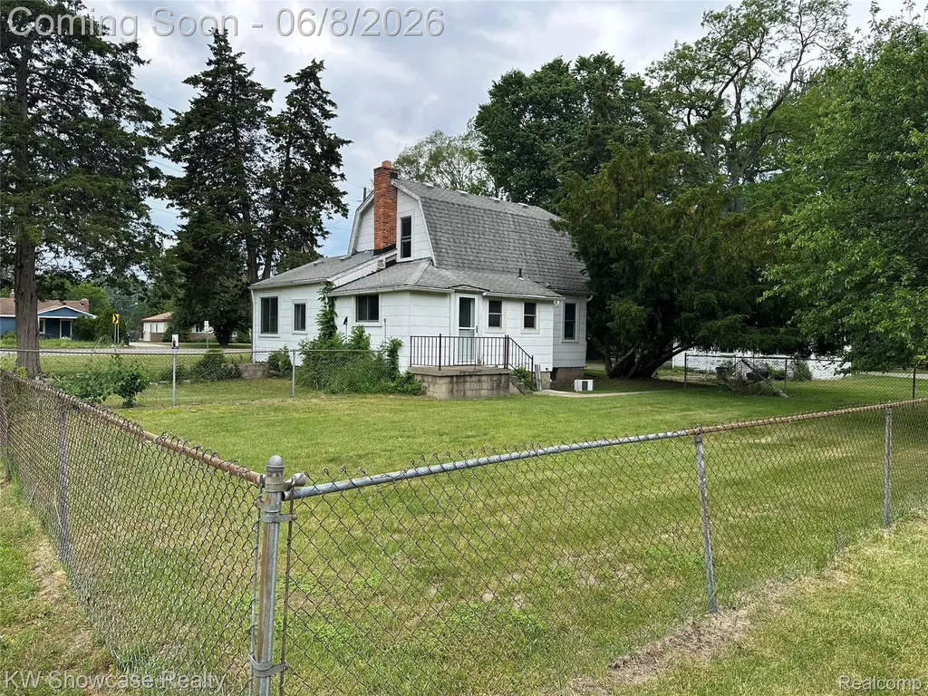 1634 S Commerce Road Walled Lake City MI 48390