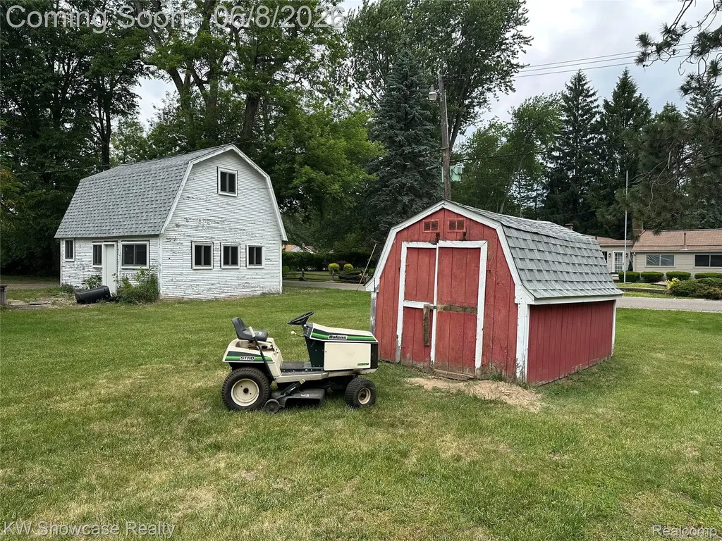 1634 S Commerce Road Walled Lake City MI 48390