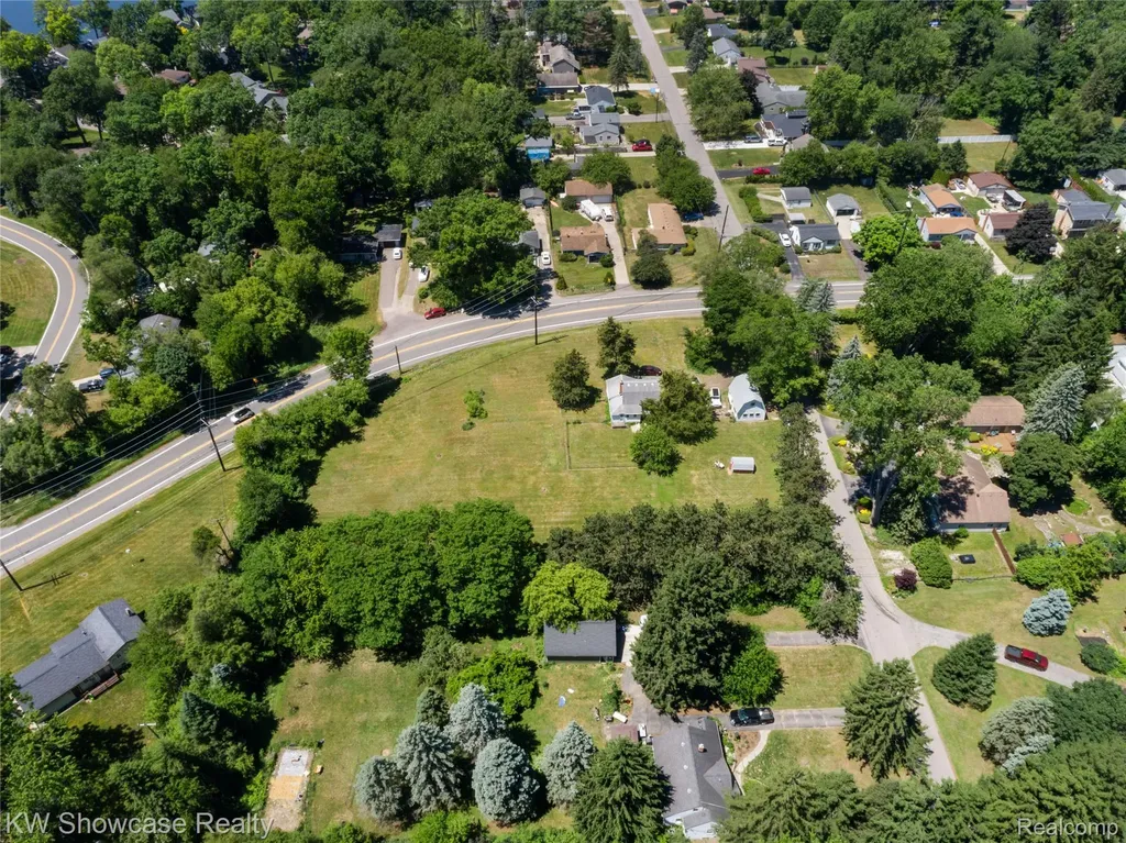 1634 S Commerce Road Walled Lake City MI 48390