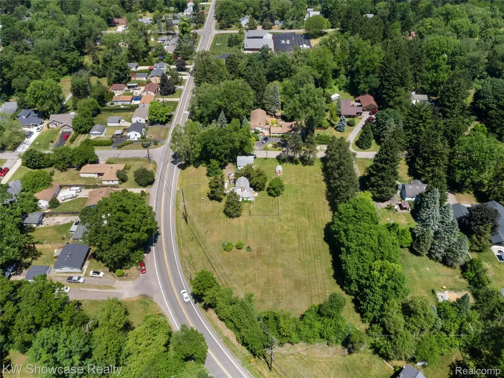 1634 S Commerce Road Walled Lake City MI 48390