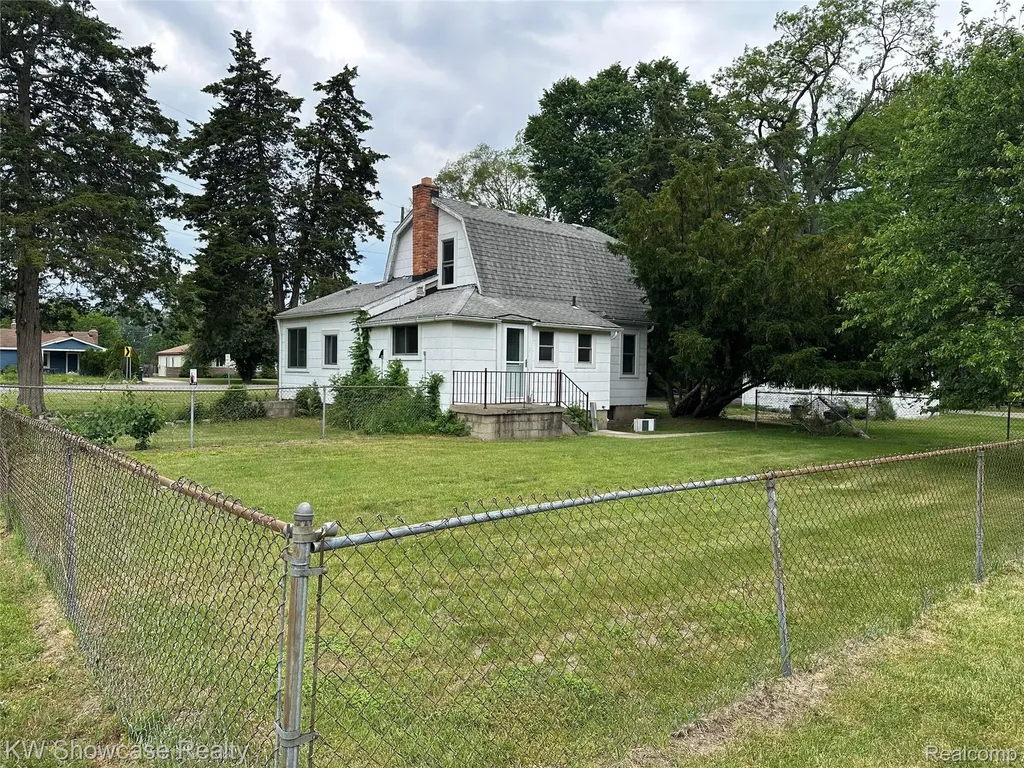 1634 S Commerce Road Walled Lake City MI 48390