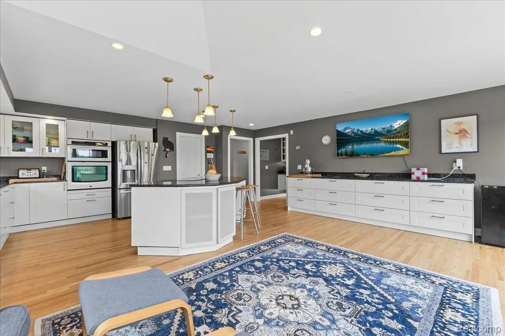 2160 W Buell Road Oakland Charter Township MI 48363
