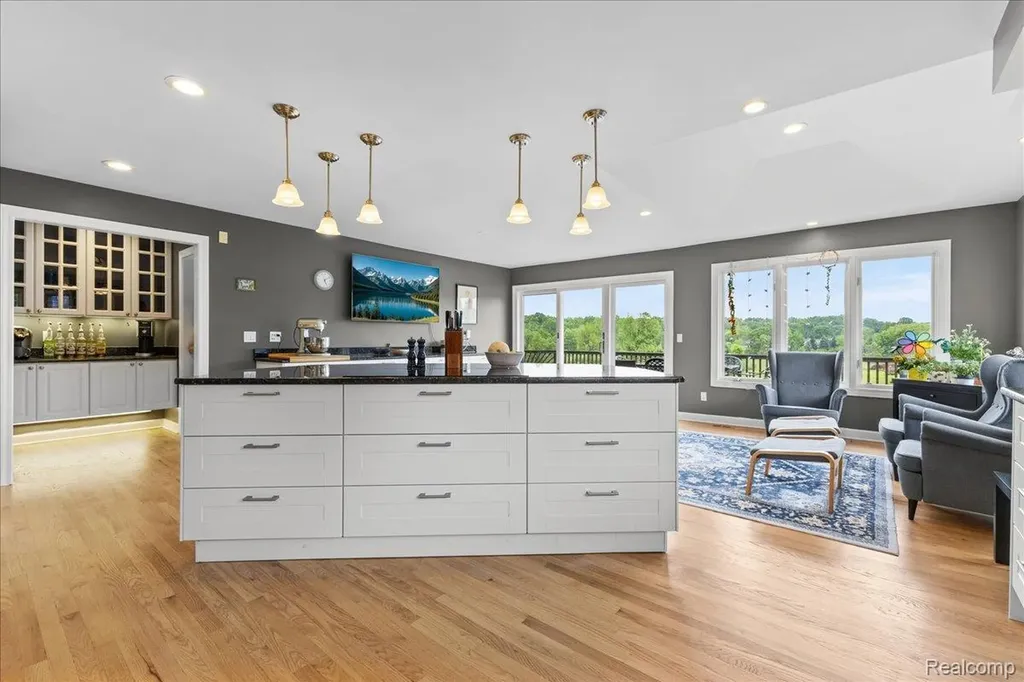 2160 W Buell Road Oakland Charter Township MI 48363