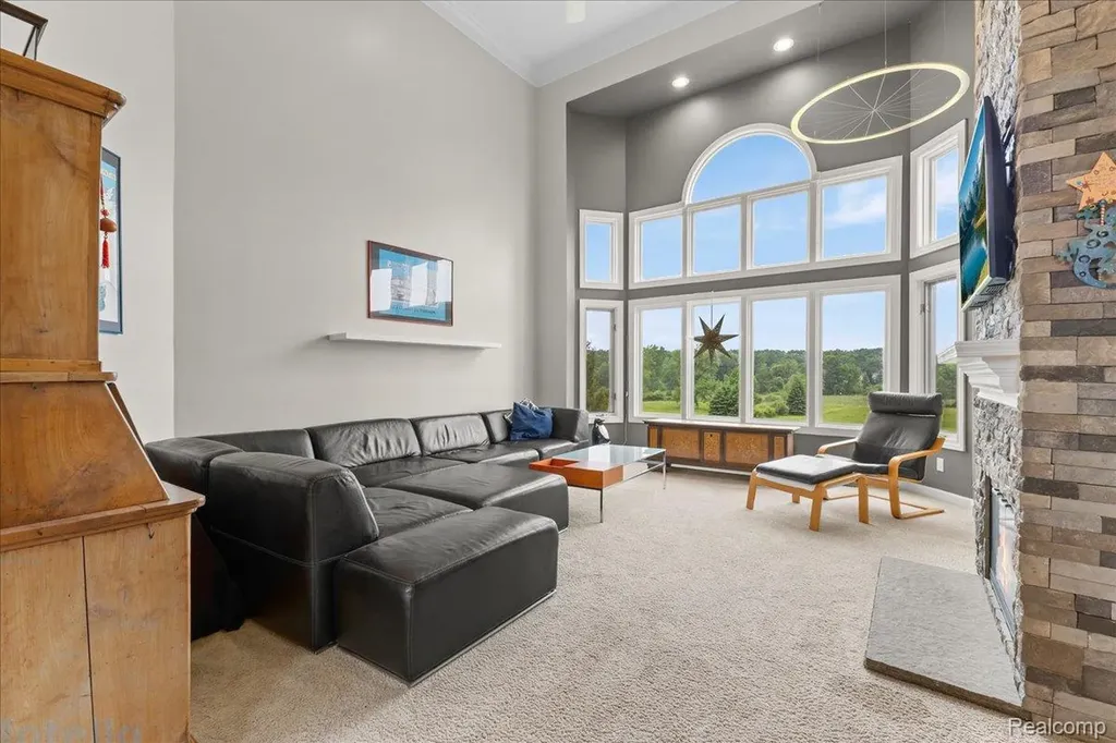 2160 W Buell Road Oakland Charter Township MI 48363