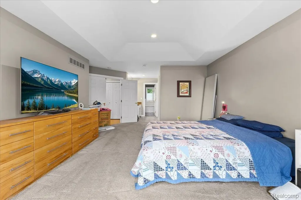 2160 W Buell Road Oakland Charter Township MI 48363