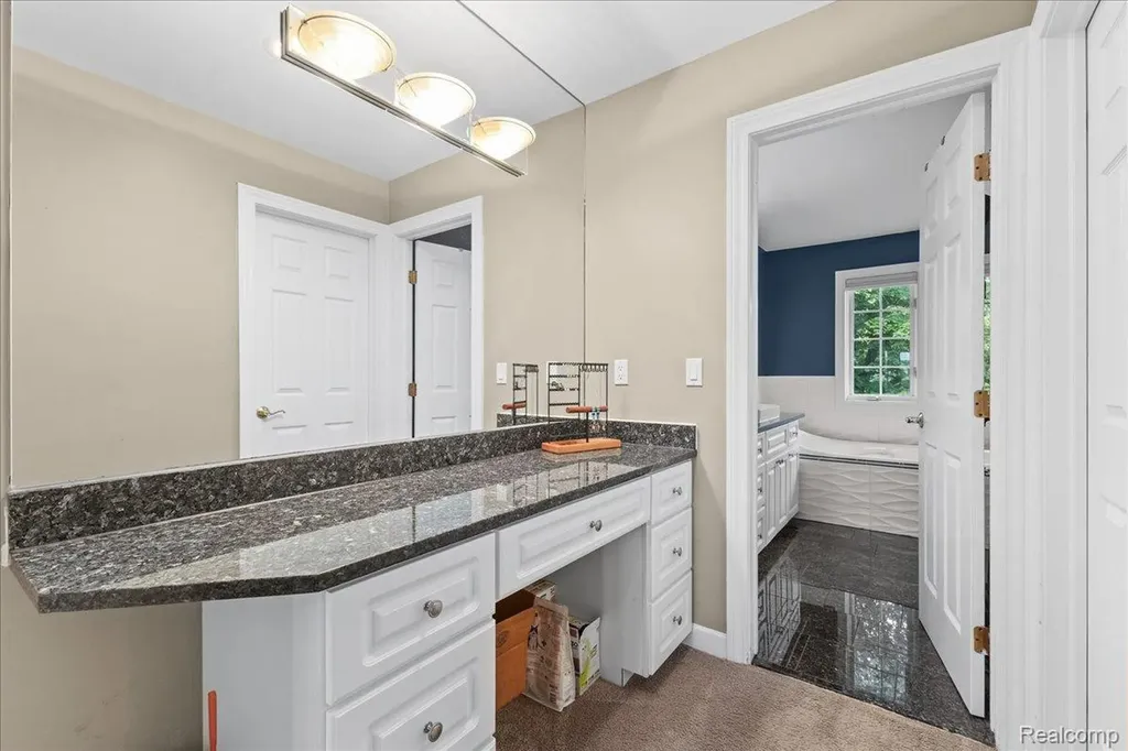 2160 W Buell Road Oakland Charter Township MI 48363