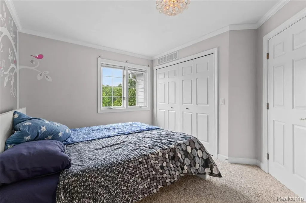 2160 W Buell Road Oakland Charter Township MI 48363