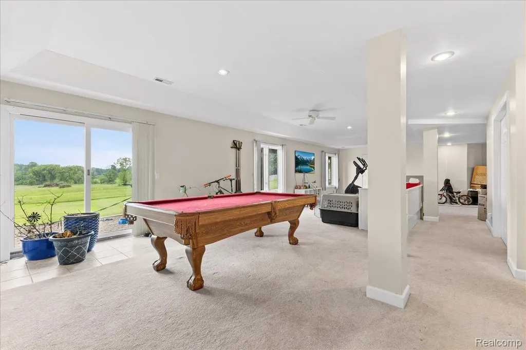 2160 W Buell Road Oakland Charter Township MI 48363