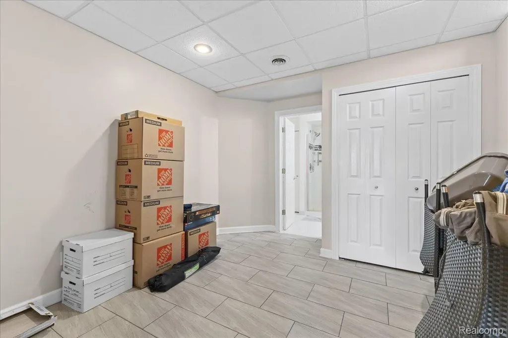 2160 W Buell Road Oakland Charter Township MI 48363