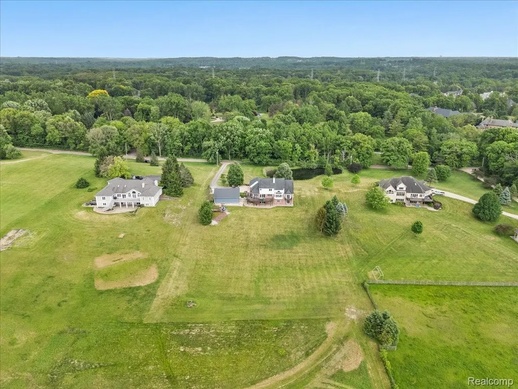 2160 W Buell Road Oakland Charter Township MI 48363