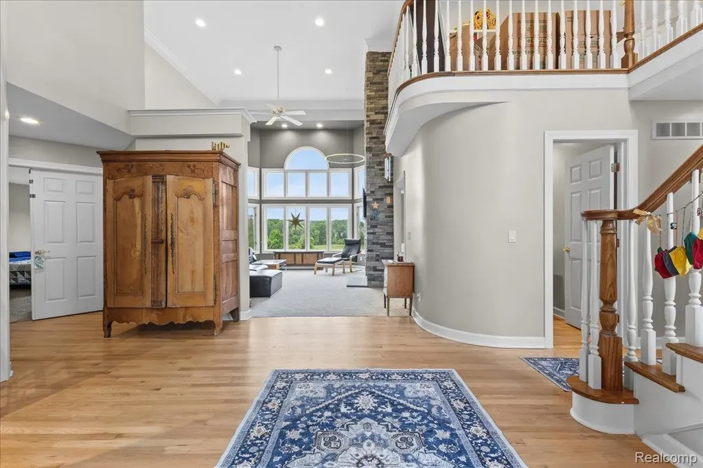2160 W Buell Road Oakland Charter Township MI 48363